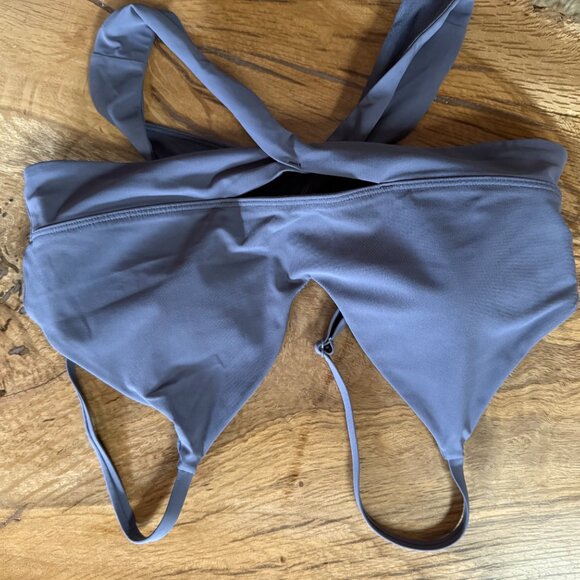 Lululemon size 8 sports bras - Picture 2 of 5